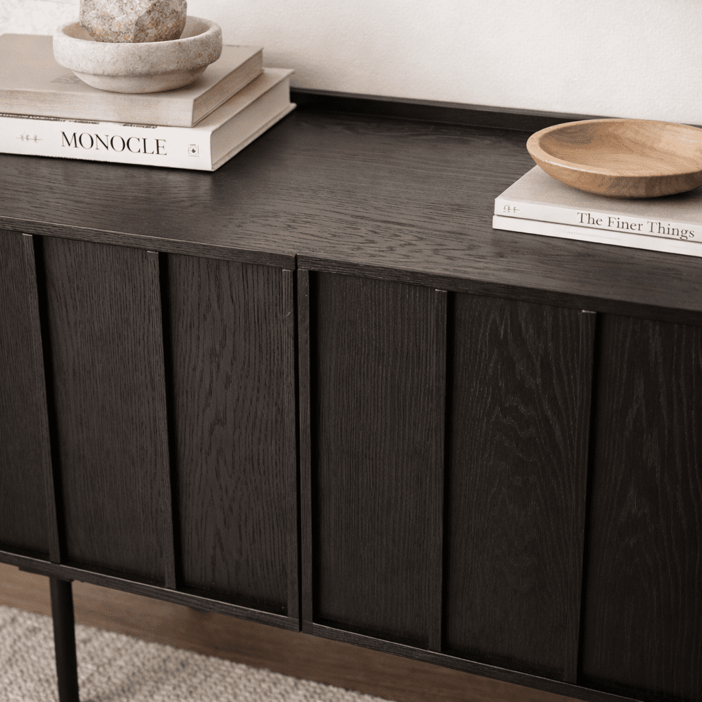 ARIE | מזנון נורדי מעץ ומתכת, עם מדפים סגורים וקלאפה, 160 ס"מ - KUALA