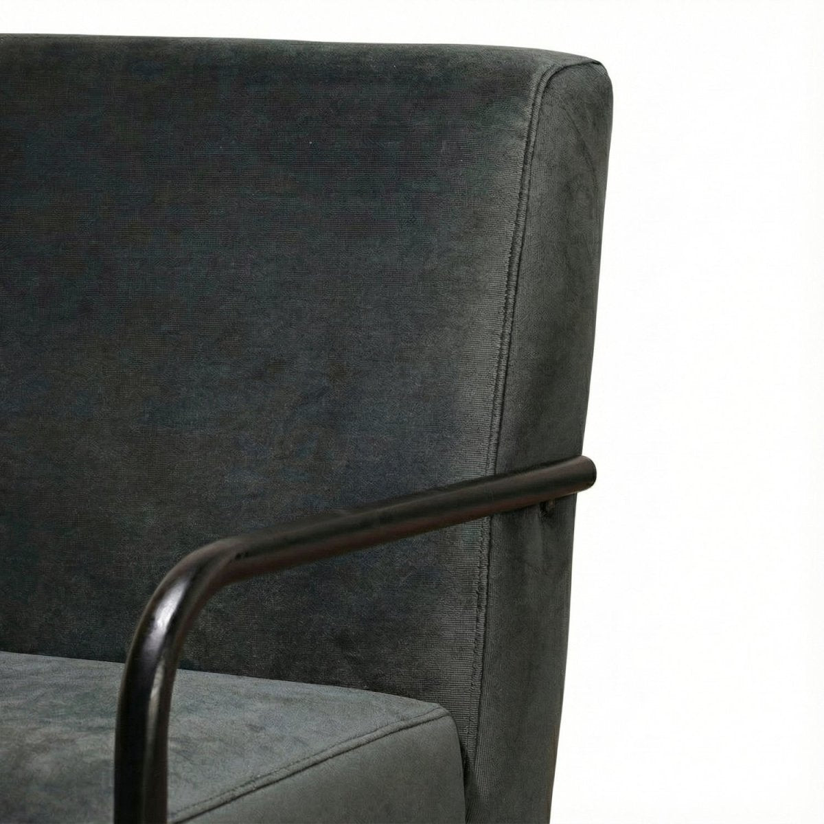 DAGTIND | כורסה מודרנית מרופדת בבד אריג קטיפתי בשילוב מתכת - KUALA