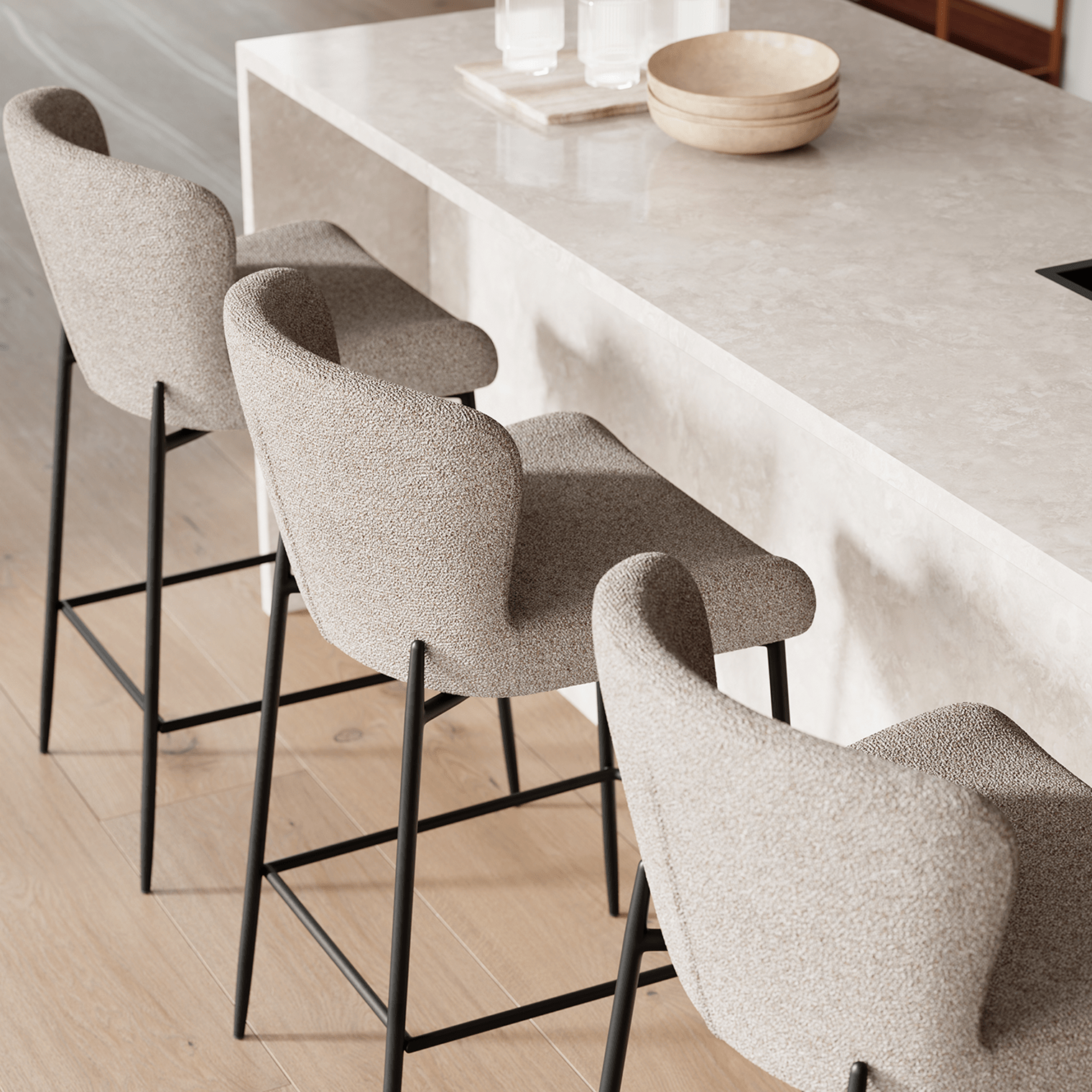 LIRIS | כיסא בר מרופד בבד בוקלה בשילוב מתכת בגוון שחור