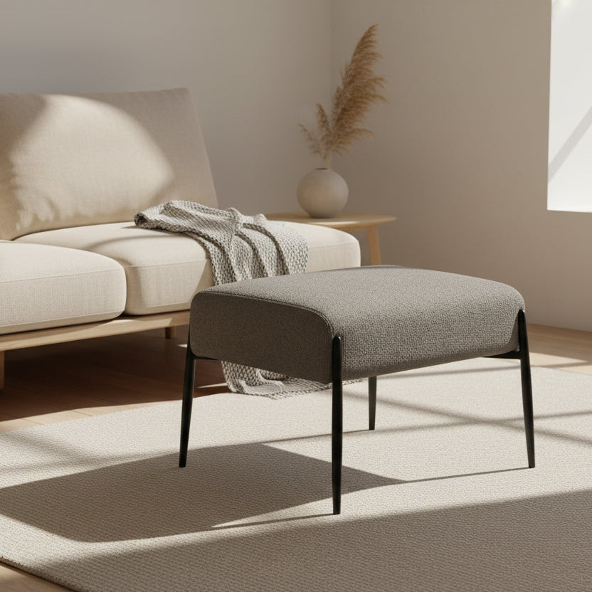 ZORELLO | הדום מרופד בבד בוקלה בשילוב מתכת