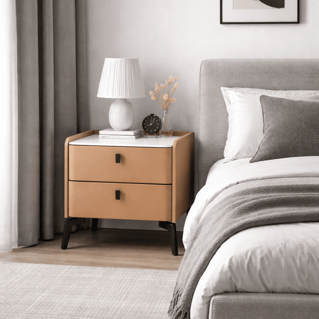 GORMAL | שידת לילה מרופדת, 52/42 ס"מ, עם מגירות ומגש עליון - KUALA