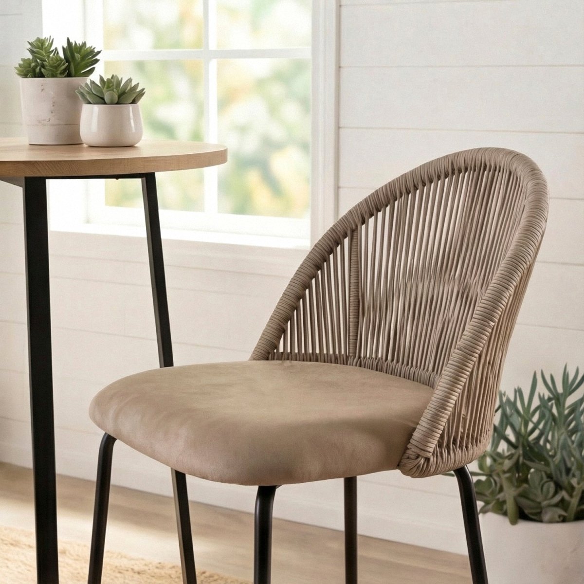 HOLDIN | כיסא בר מרופד בבד קטיפה בשילוב ראטן ורגלי מתכת - KUALA