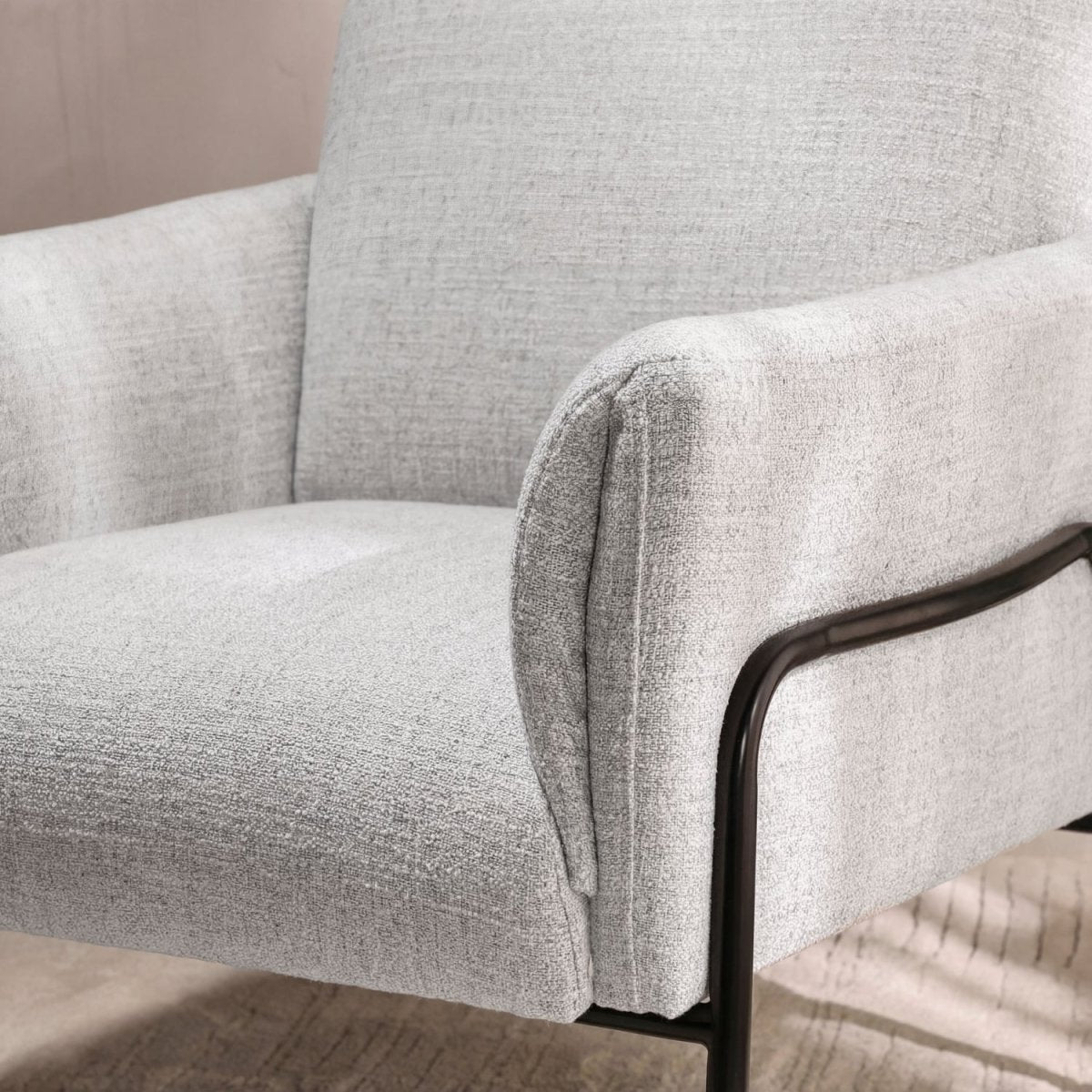 KELDASK | כורסא מודרנית מרופדת בבד אריג בשילוב מתכת - KUALA