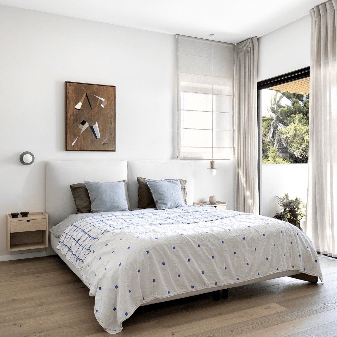 MALAR | מיטה סקנדינבית מרופדת בבד קורדרוי - KUALA