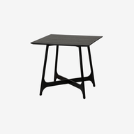 טופ שחור עם רגליים שחורות