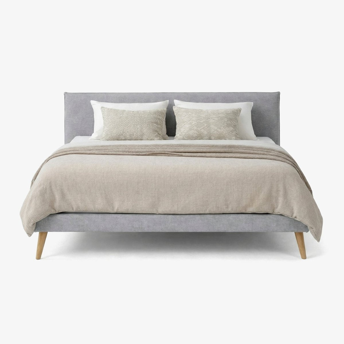 PALO | מיטה זוגית מרופדת בבד אריג עם רגלי עץ - KUALA