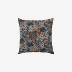 CANO | כרית נוי עם הדפס מופשט בגווני כחול וחום - KUALA