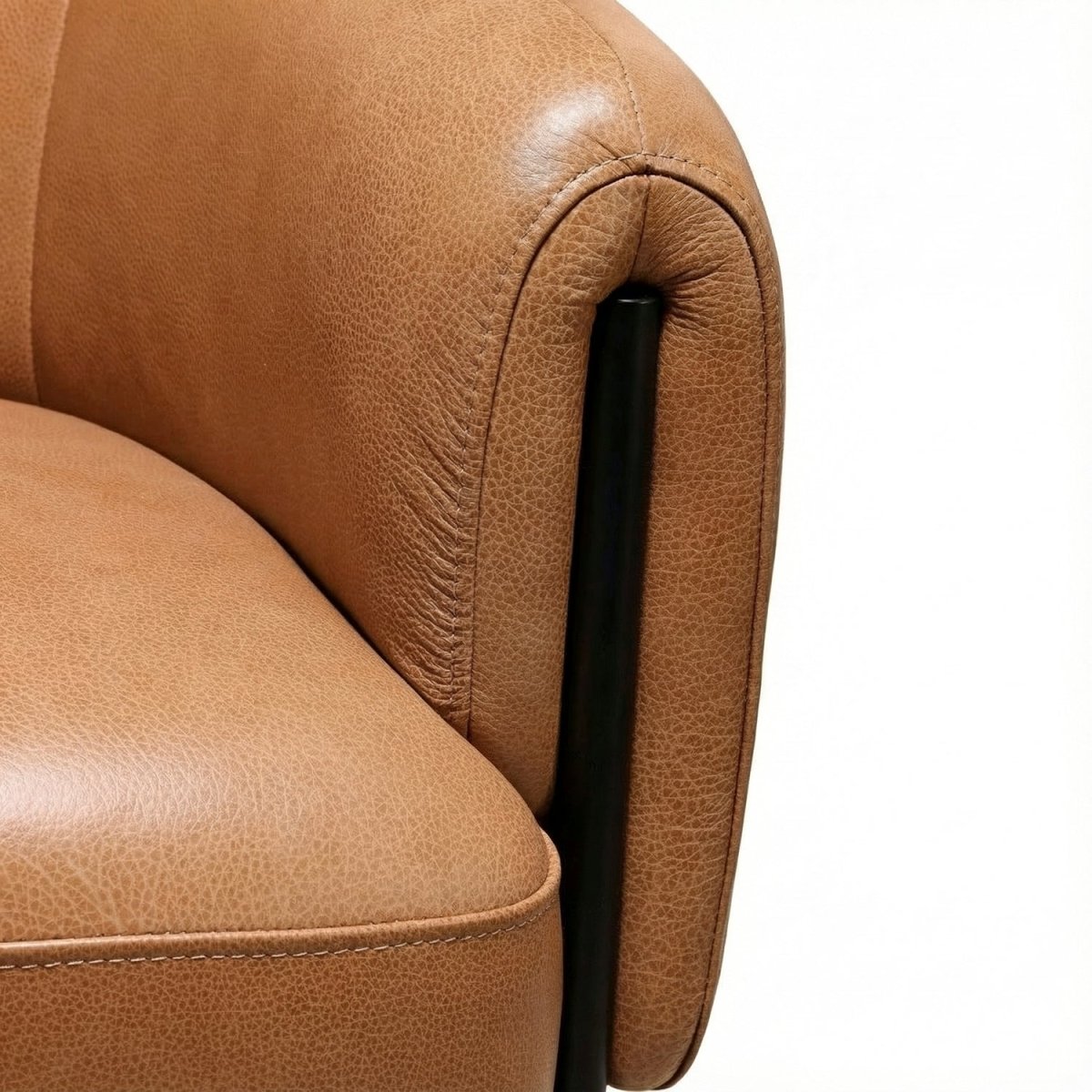 RAGINO | כורסת רטרו מרופדת בבד עור בשילוב מתכת - KUALA