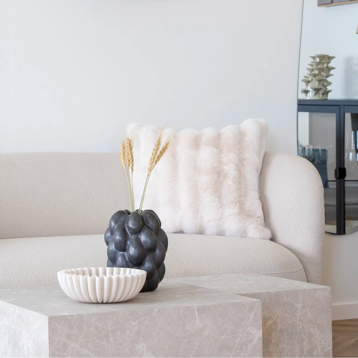 RIDAL | ספה סקנדינבית מרופדת בבד בוקלה, 185 ס"מ - KUALA