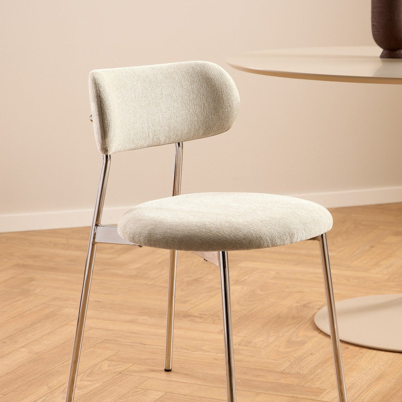 ALTO | כיסא מרופד בבד אריג בשילוב מתכת