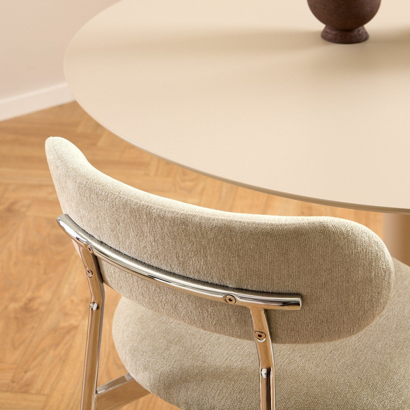 ALTO | כיסא מרופד בבד אריג בשילוב מתכת