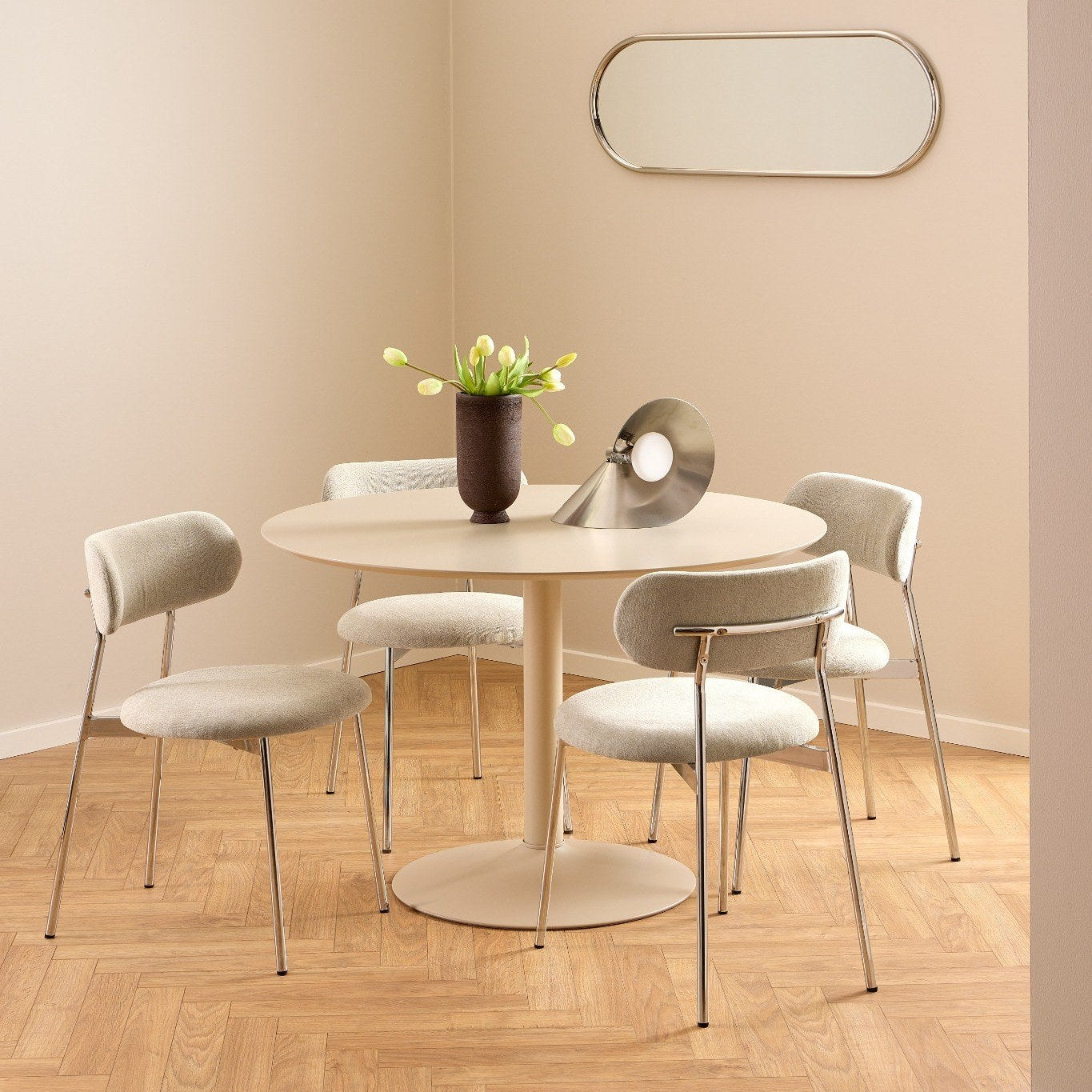 ALTO | כיסא מרופד בבד אריג בשילוב מתכת