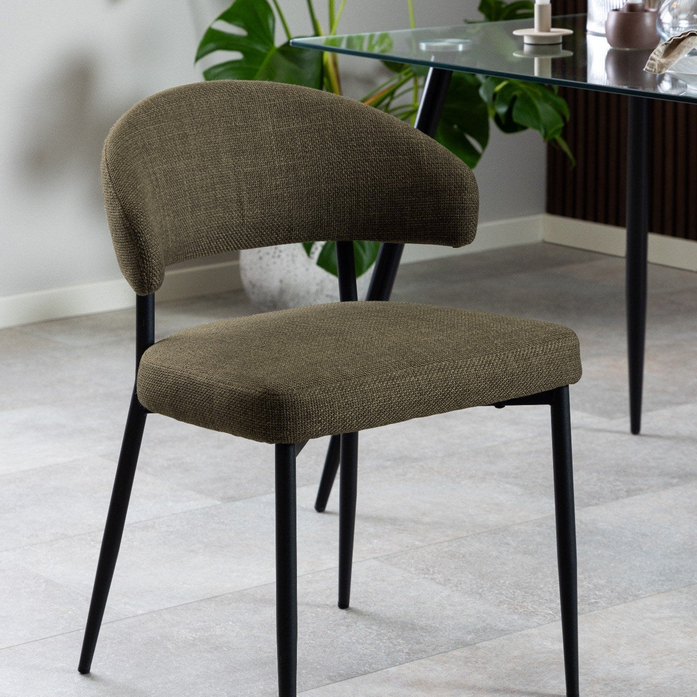 BLADE | כיסא מרופד בבד אריג בשילוב מתכת