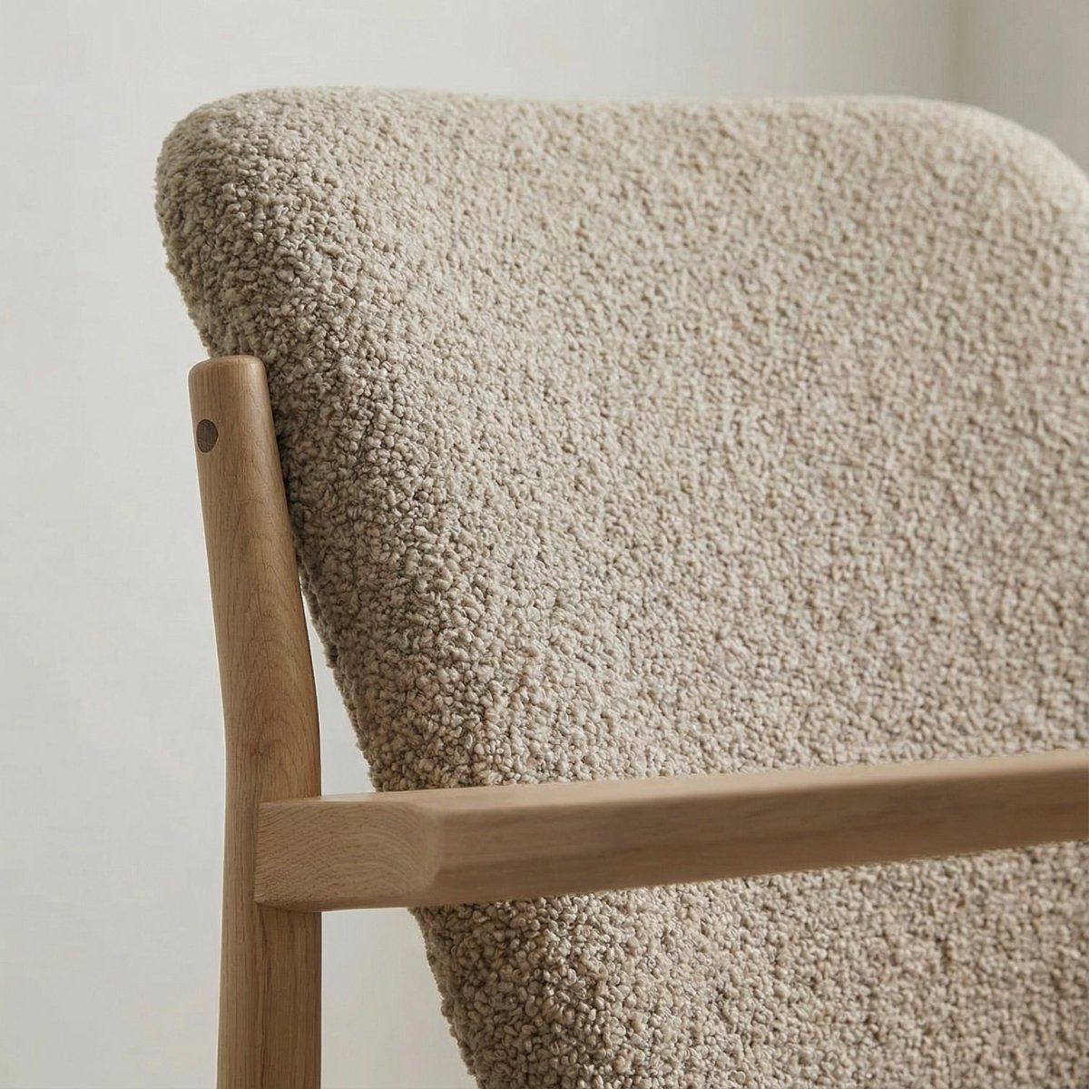 SONDS | כורסא מעץ מלא מרופדת בבד אריג - KUALA