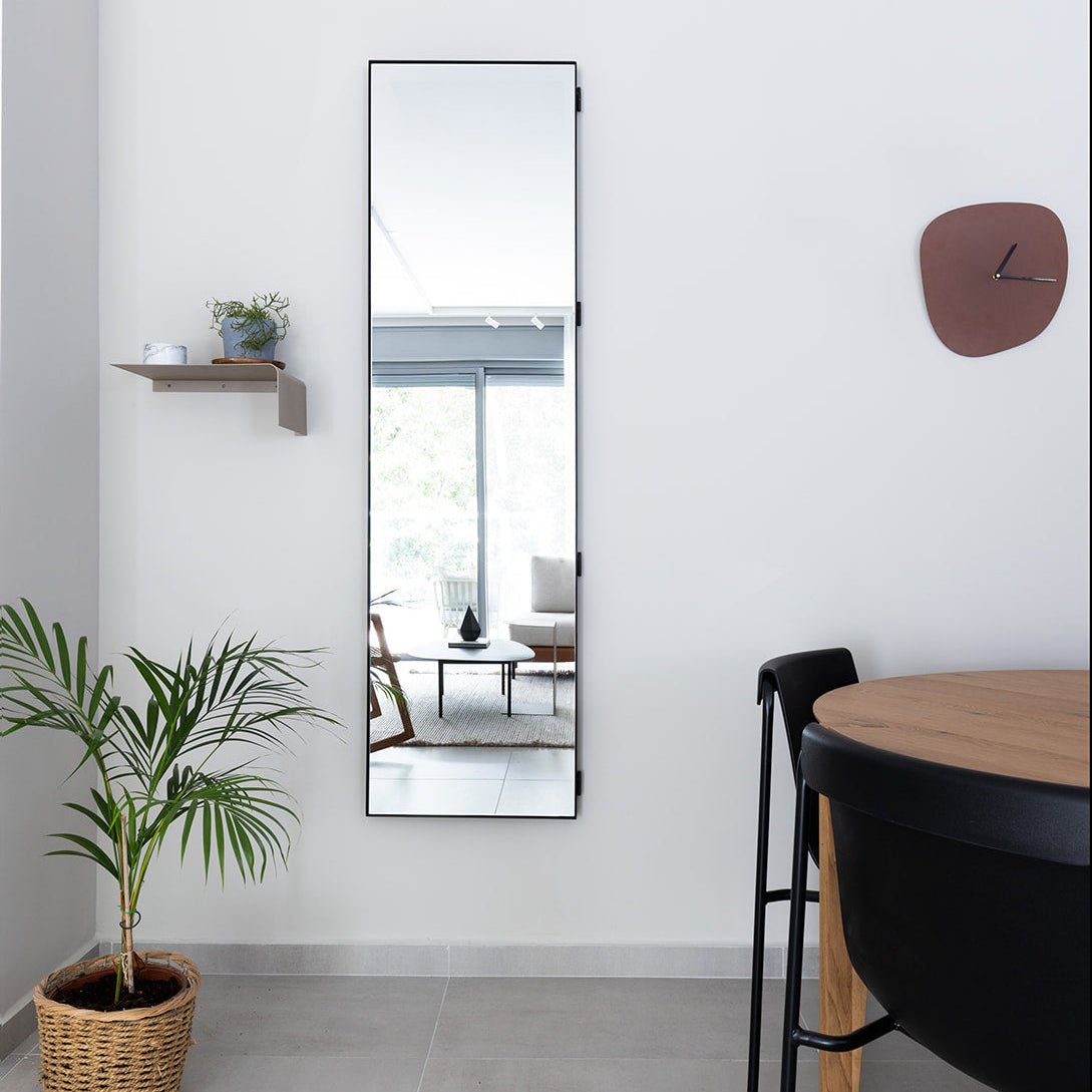 JOANA | מראה מלבנית מעוצבת עם מסגרת ברזל שחורה