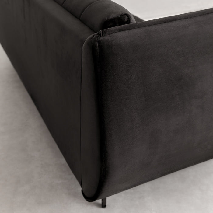 ספה תלת מושבית שחורה
