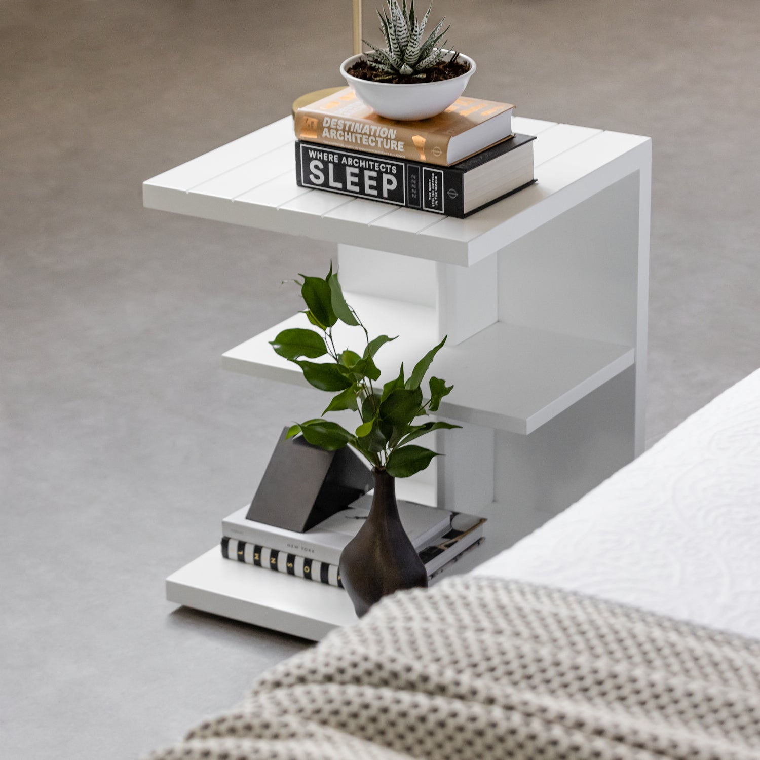 EIE | שידת לילה מושלמת עם מדפים - KUALA