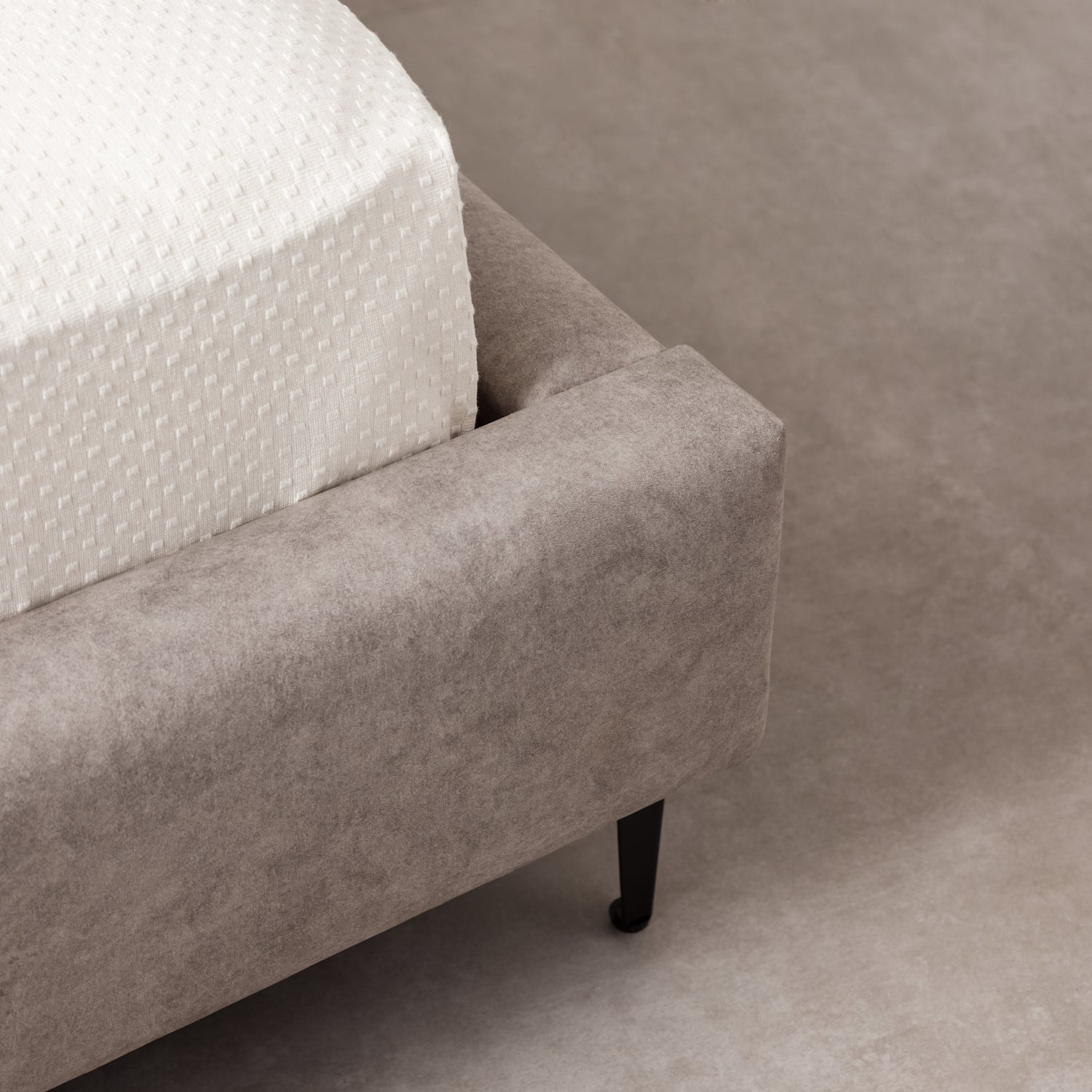 MELEFICENT | מיטת מעצבים מבד דמוי עור - KUALA