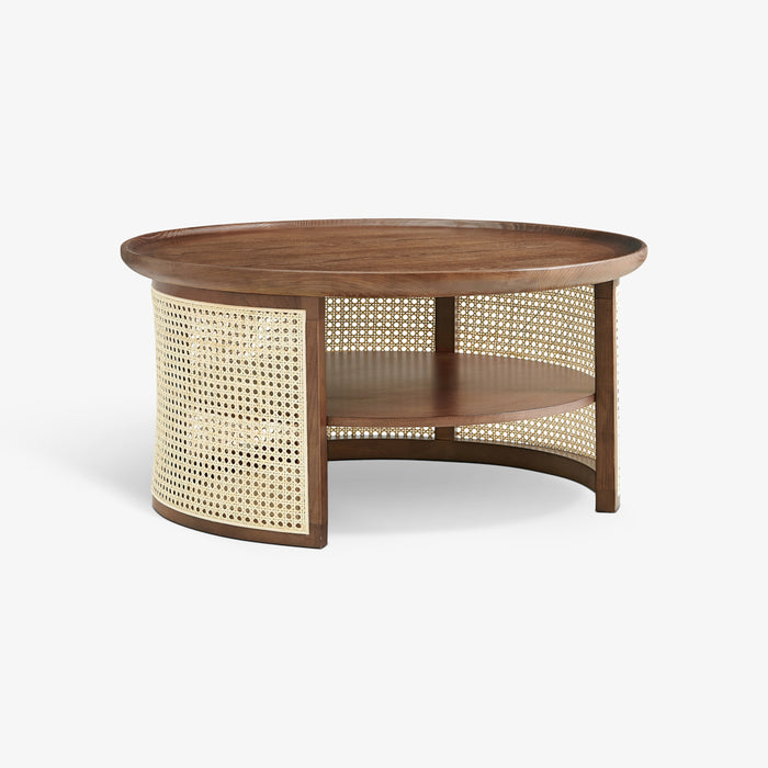 BEAU | שולחן עגול מעץ מלא בגוון אגוז עם מסגרת ראטן