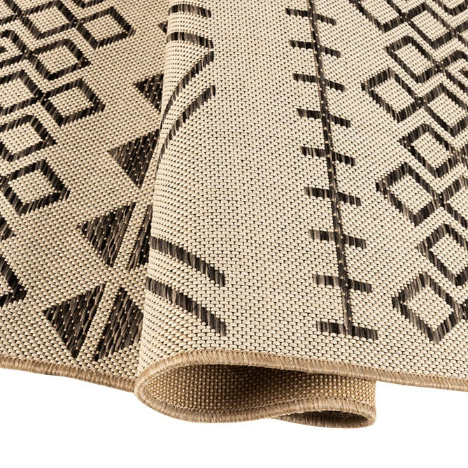 RAE | שטיח אקלקטי עם דוגמאות גיאומטריות