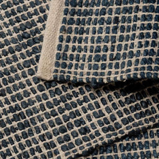 מעבר לעמוד מוצר TACOMA | שטיח מעוצב מיוטה וכותנה בגוון כחול מעושן