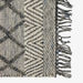 תמונה מזווית מספר 3 של המוצר ROCHER | שטיח צמר קלוע בגווני אפור שמנת