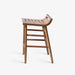 תמונה מזווית מספר 3 של המוצר KORT | כיסא בר נורדי מעץ עם משענת נמוכה