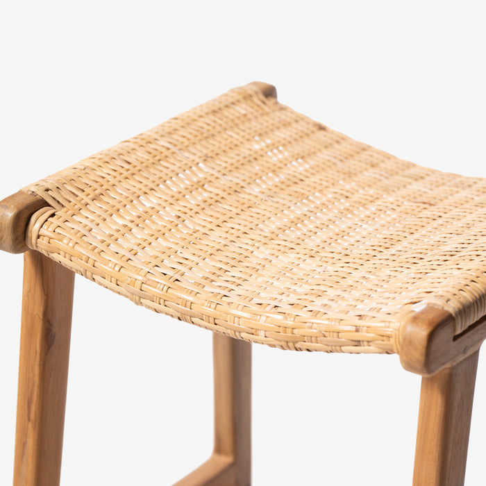 Nisse | כיסא בר ללא משענת בשילוב ראטן בגוון טבעי