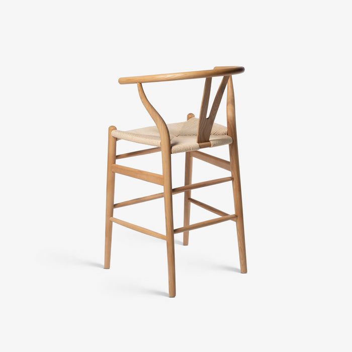 HYGGE BAR STOOL | כיסא בר מעץ בוקיצה בשילוב חבל ראטן