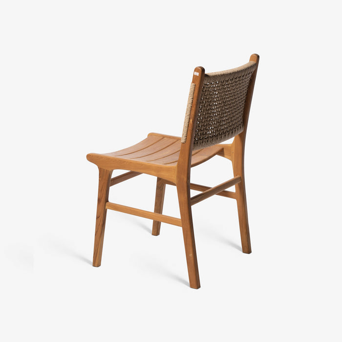 LOKI | כיסא מעץ טיק עם משענת ראטן בגוון טבעי