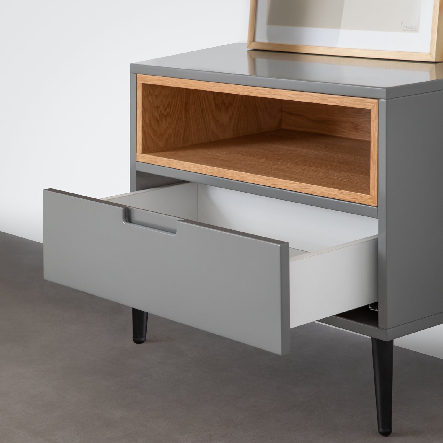 DALAWER NIGHTSTAND | שידת לילה נורדית עם מדף פתוח בגוון עץ אלון - KUALA