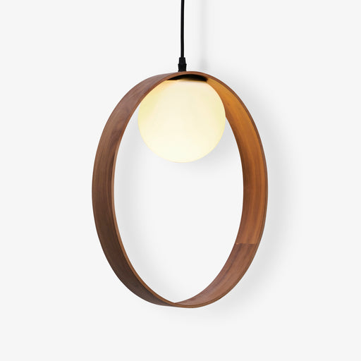 מעבר לעמוד מוצר SHIRI | מנורת תליה עגולה בגוון עץ כהה