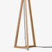 תמונה מזווית מספר 4 של המוצר MALUKKA | מנורת עמידה בסגנון כפרי משולבת עץ מלא ואהיל בד לבן