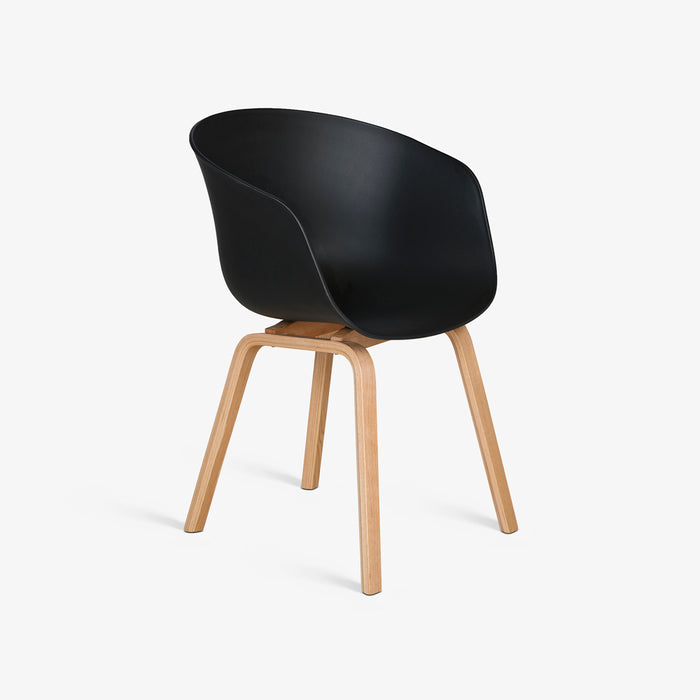 MEWO | כיסא פולימר שחור היסטרי ורגלי עץ