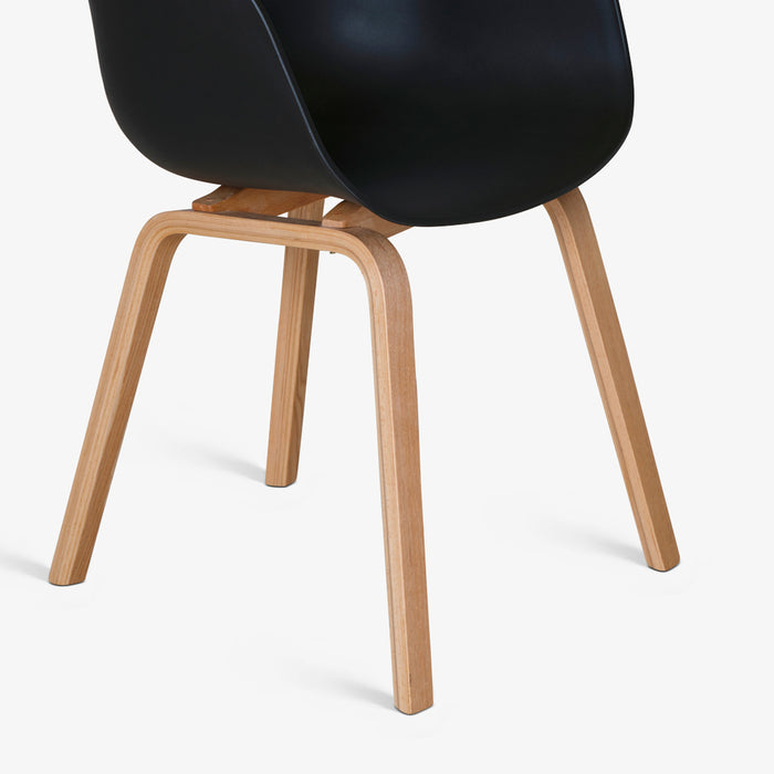 MEWO | כיסא פולימר שחור היסטרי ורגלי עץ