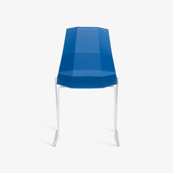 Hansi | כיסא פולימר היסטרי עם טקסטורה מושלמת