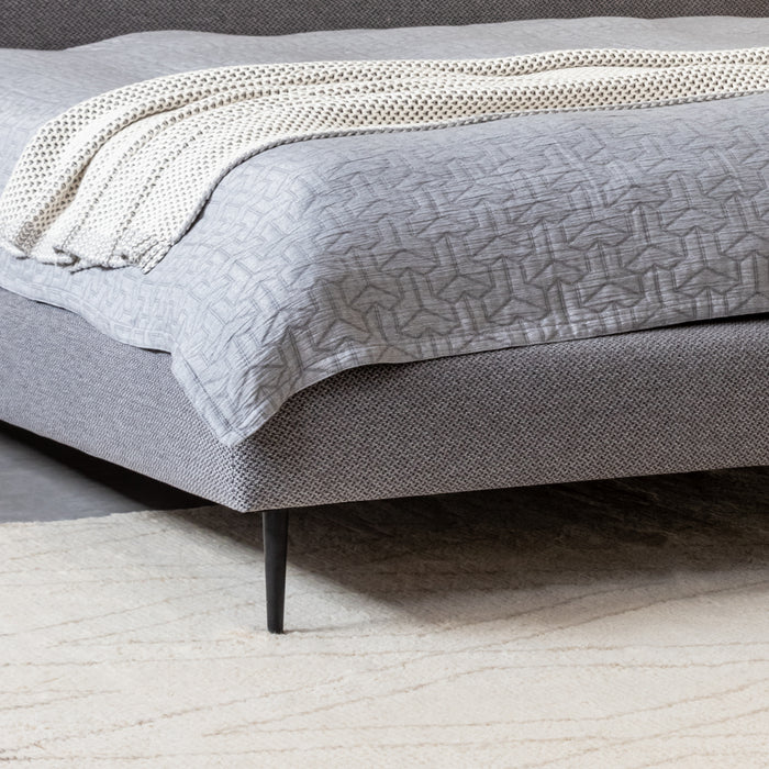TUSCANA | מיטה מעץ עם ריפוד בגוון אפור