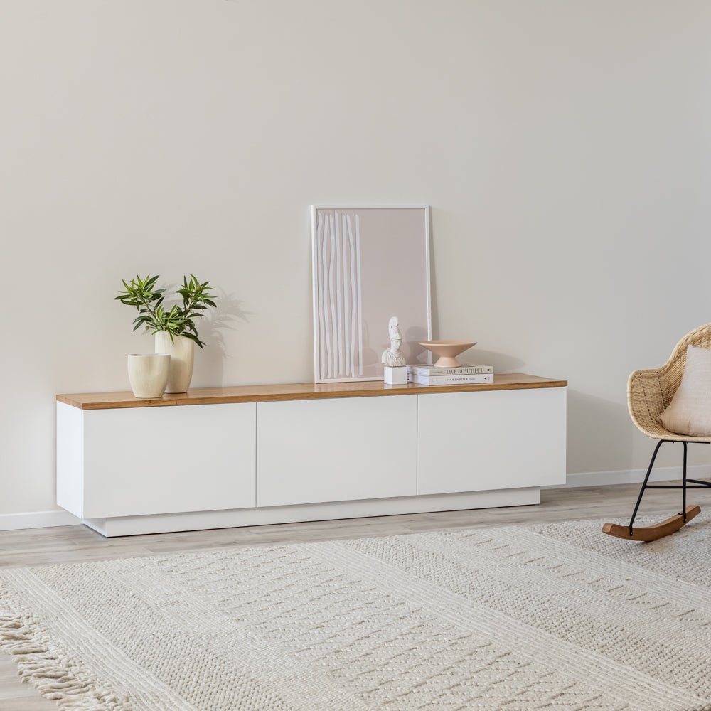 LAMER SIDEBOARD | מזנון עץ לסלון בשילוב עץ אלון בגוון טבעי - KUALA