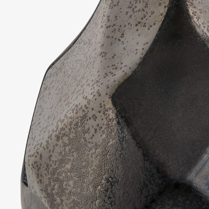 QUADRO | אגרטל קרמיקה מעוצב בגוון שחור מטאלי