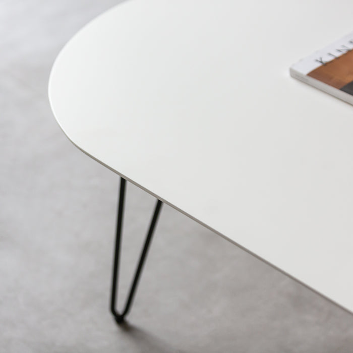 שולחן אובאלי לבן בעיצוב מינימליסטי