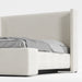 תמונה מזווית מספר 3 של המוצר PAGANA | מיטה מרופדת בגוון בהיר עם גב מעוצב