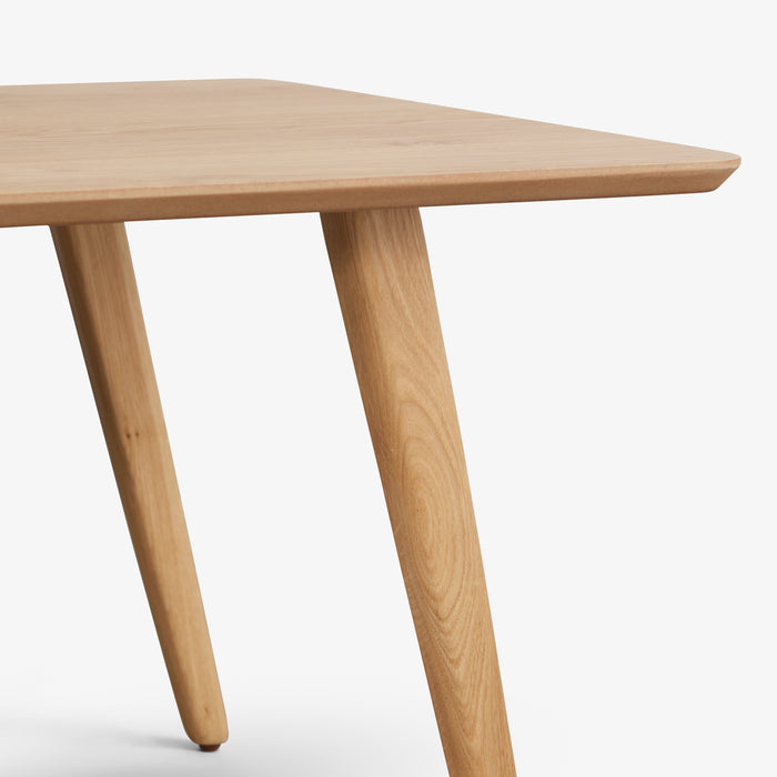 LANDER | שולחן סלון מעודן מעץ עם רגלי עץ מלא